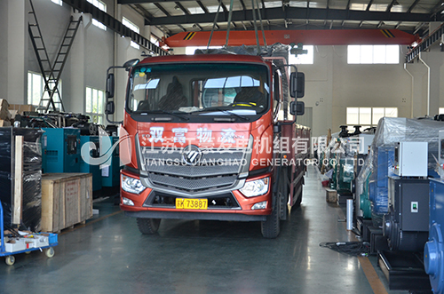 江豪发货案例-1台750KW玉柴配上海恒声自启动开架发电机组发湖北